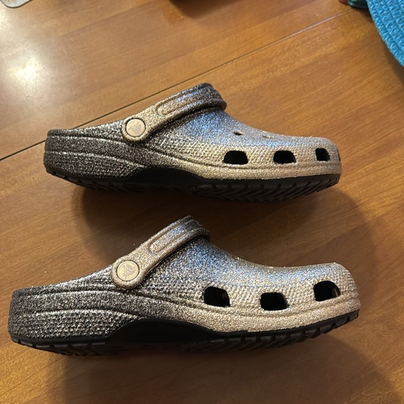 Crocs NWOT, size women 9. Gold/black sparkle ombré shoes. - Picture 8 of 8